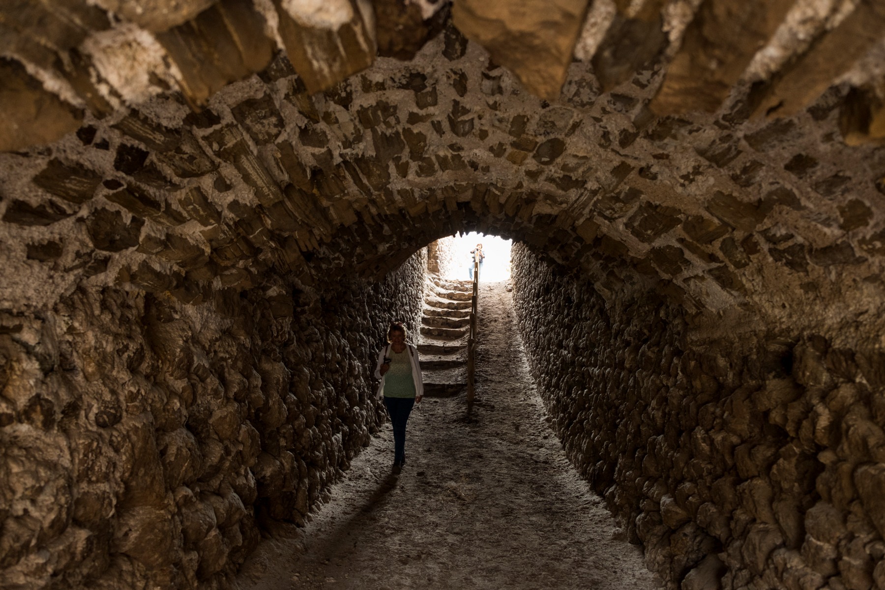 Túnel de acceso al complejo minero en Lucainena de las Torres