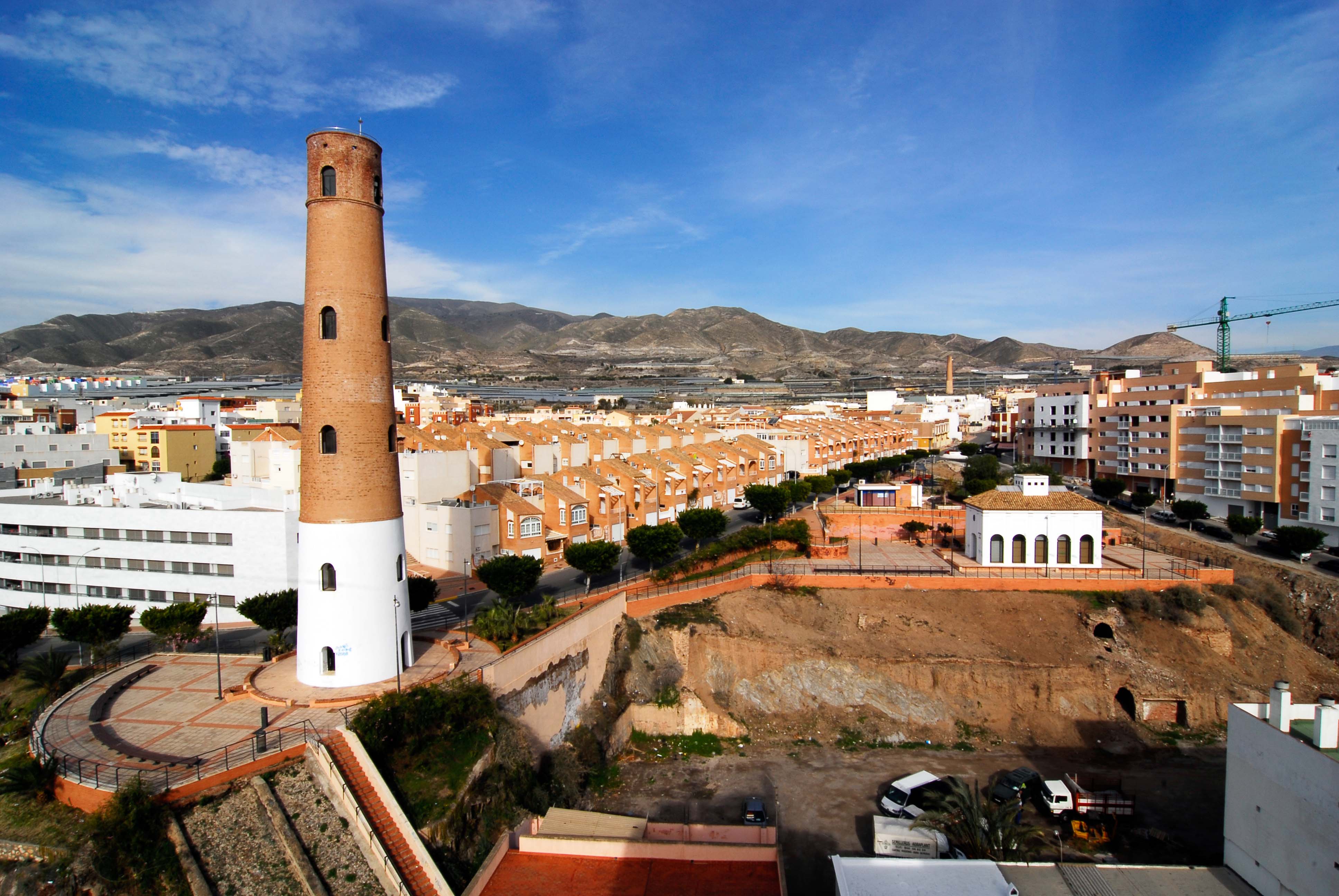 Panorámica con la Torre de Perdigones y la Fábrica del Vinagre © Fotografía: Andrés Aguilera
