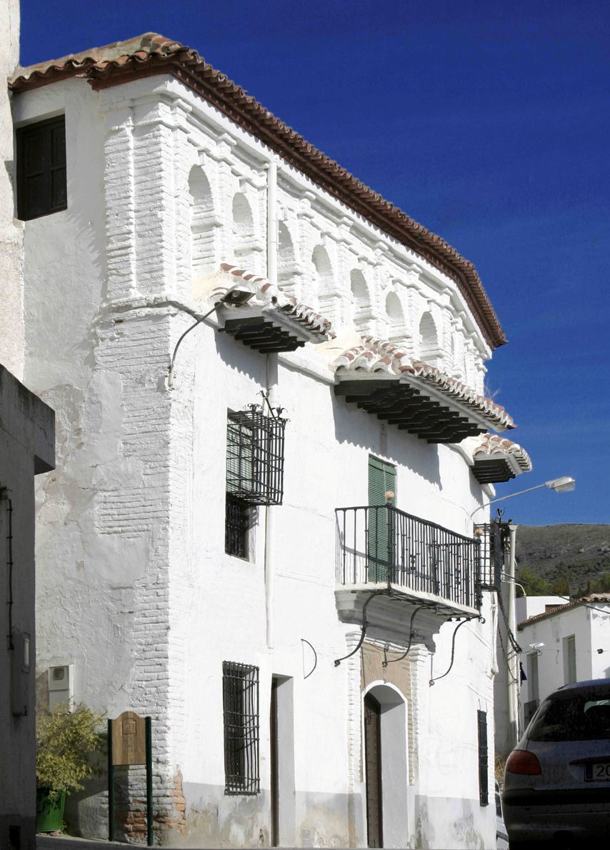 Fachada de la Casa del Vicario, junto a la iglesia © Fotografía: Pako Manzano