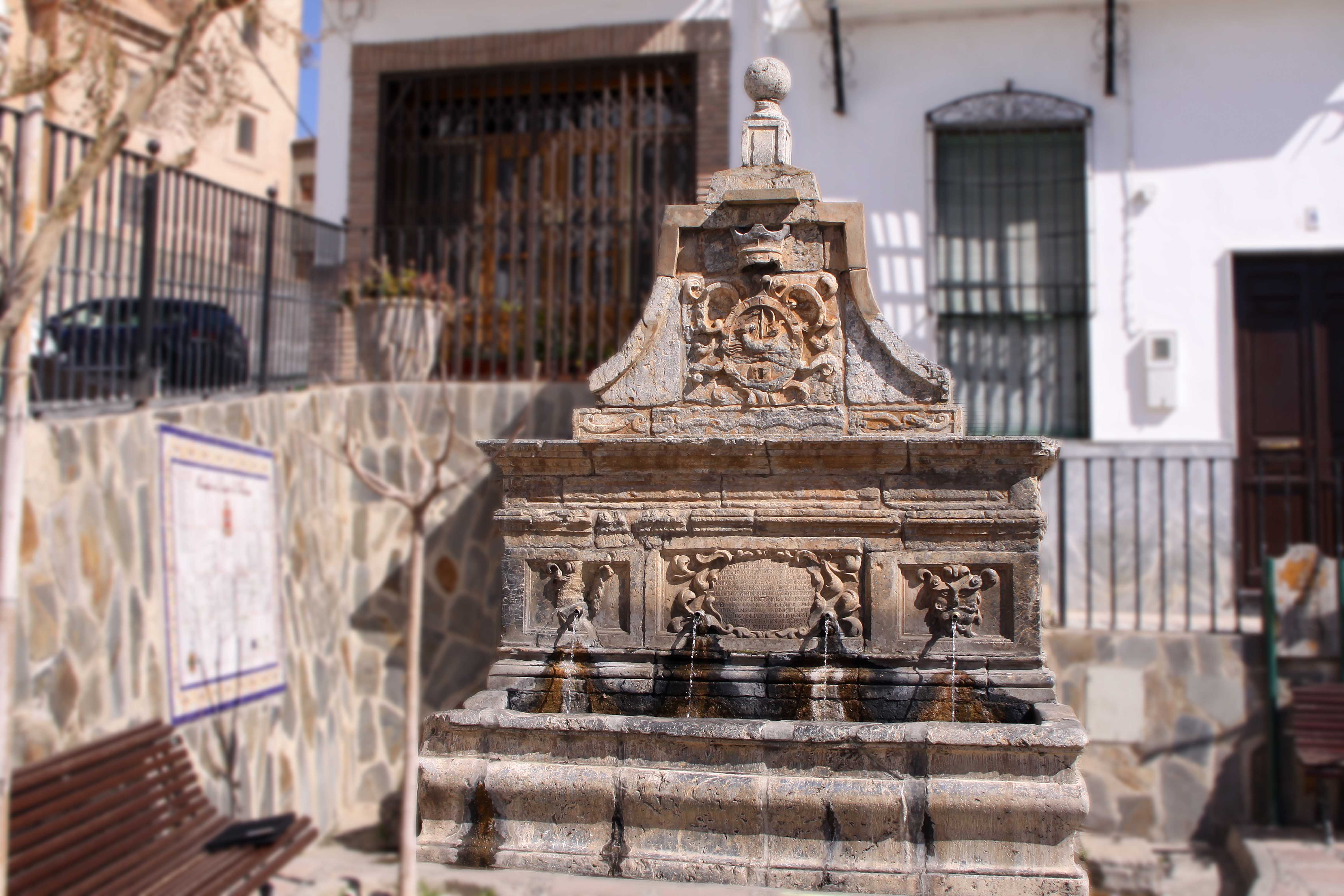 Fuente monumental en Plaza Mayor de las Alpujarras. © Fotografía: Pako Manzano
