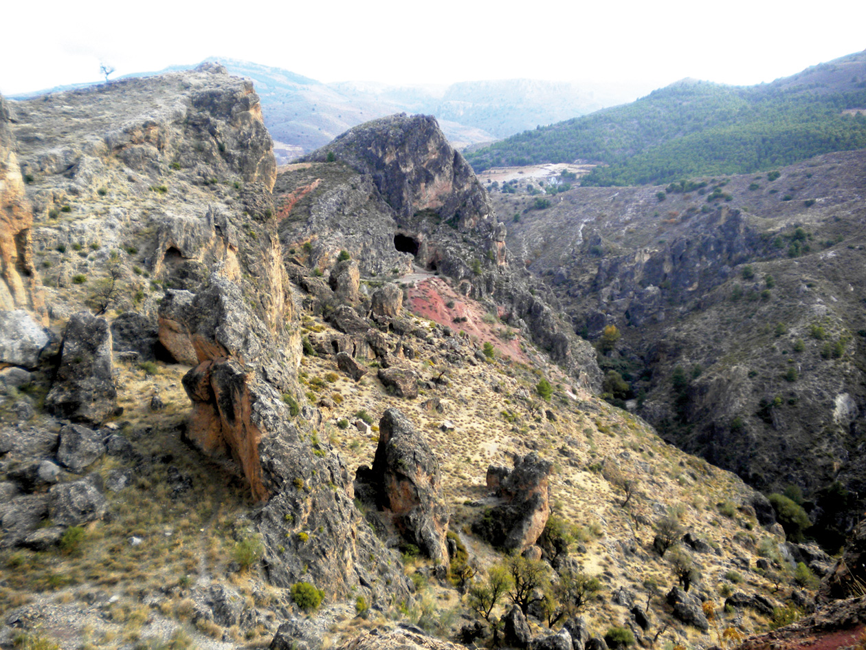 La Cerrá y la Cueva de la Paloma, en Tíjola la Vieja. © Fotografía: Andrés Carrillo