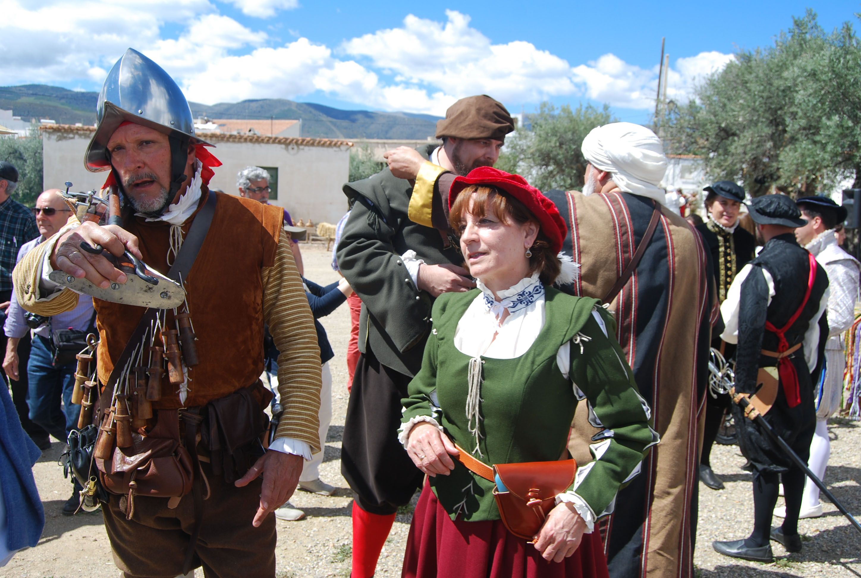 Participantes recreando los ropajes y vestimentas del siglo XVI. © Fotografía: Mª Isabel Muñoz