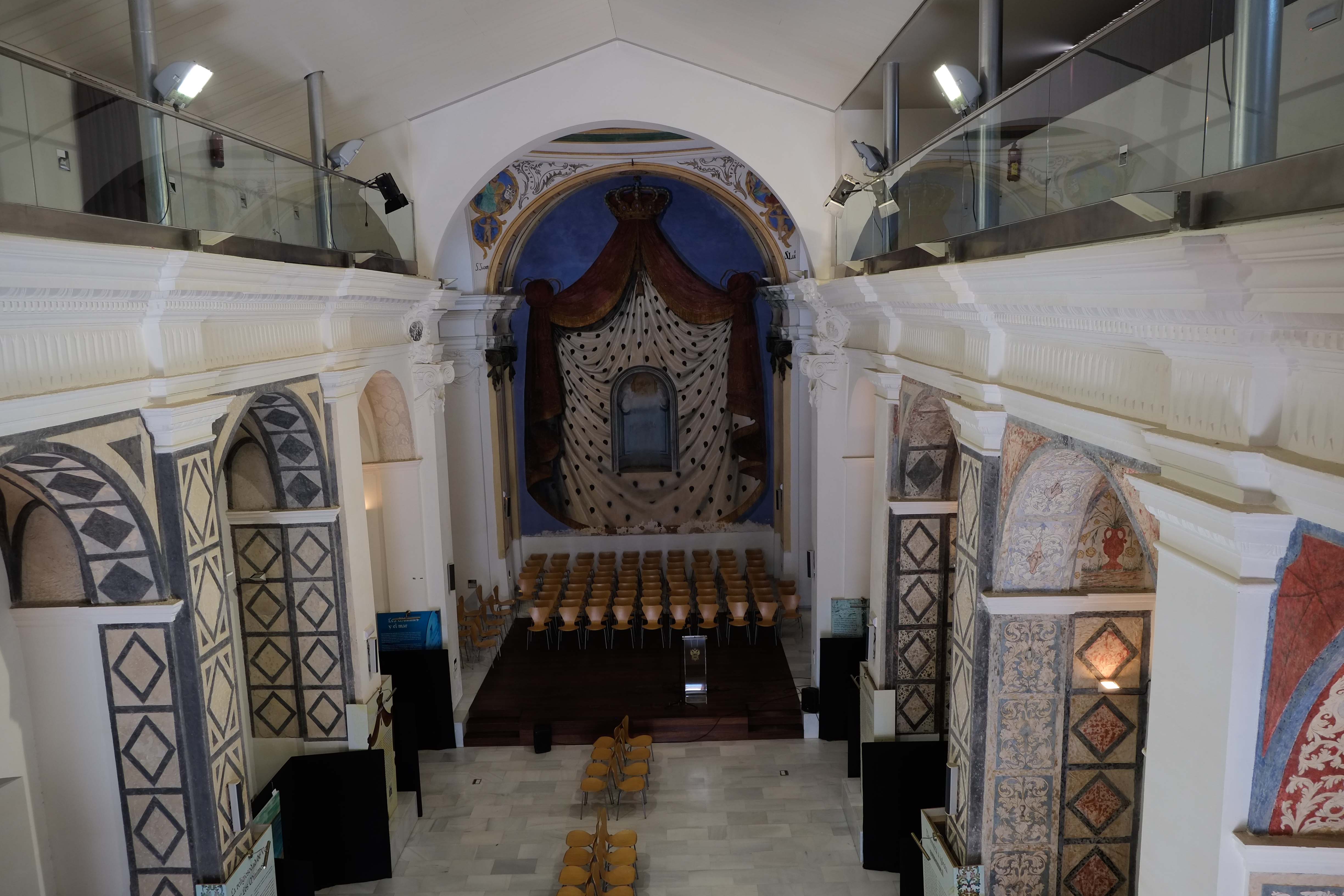 Vista del interior de la antigua iglesia, reconvertida en espacio cultural © Fotografía: Paco Bonilla