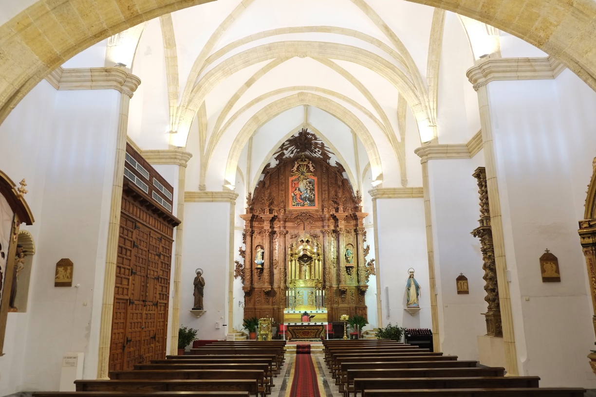 Retablo barroco sin dorar en la Iglesia de la Encarnación en Vera © Fotografía Paco Bonilla