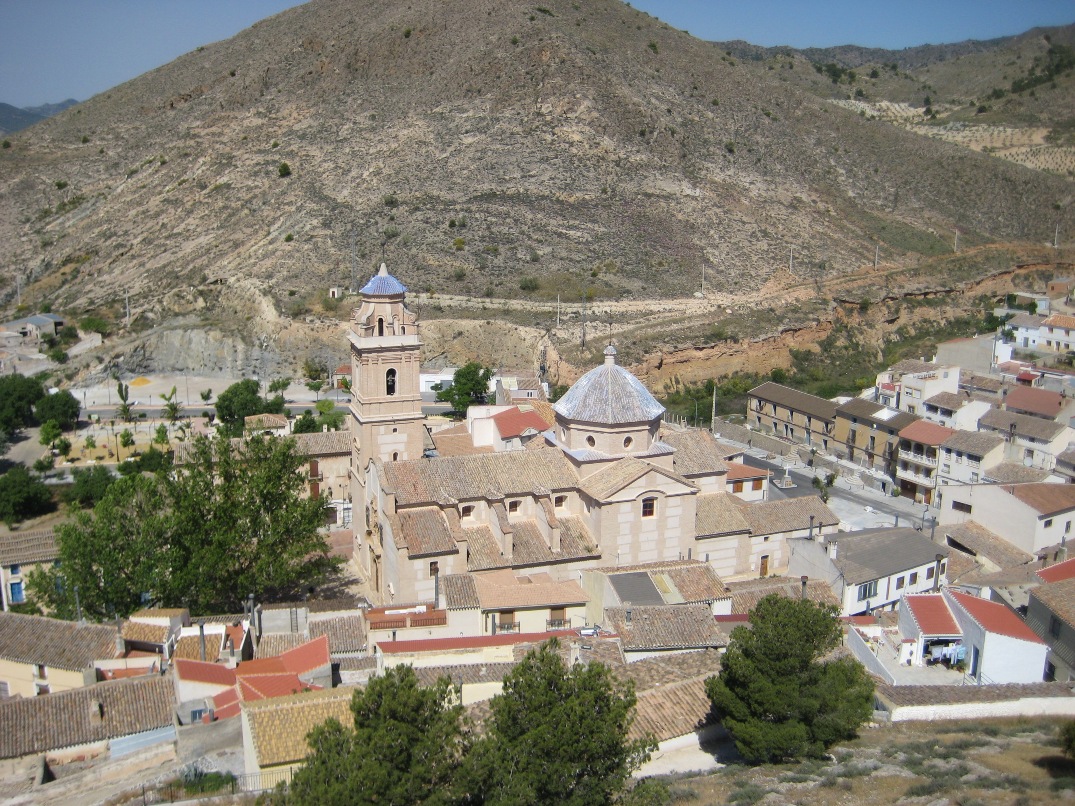 Vista general de Oria con la iglesia al fondo © Fotografía M.Navarro