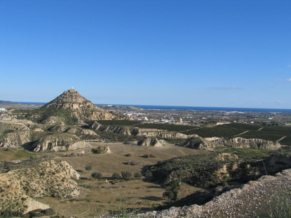 Vista general de Vera dominada por el Cerro del Espíritu Santo, emplazamiento de la primitiva ciudad musulmana