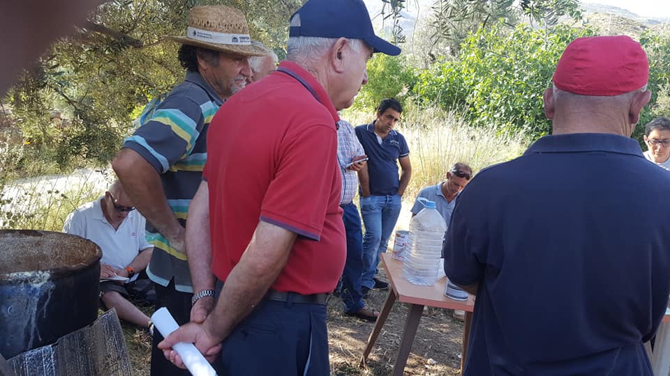 GENTE APRENDIENDO EN EL HUERTO ECOLÓGICO