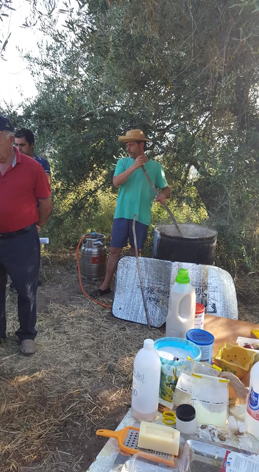 GENTE APRENDIENDO EN EL HUERTO ECOLÓGICO