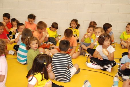 meriendadelosalumnosdelaedmdeludoteca3.jpg