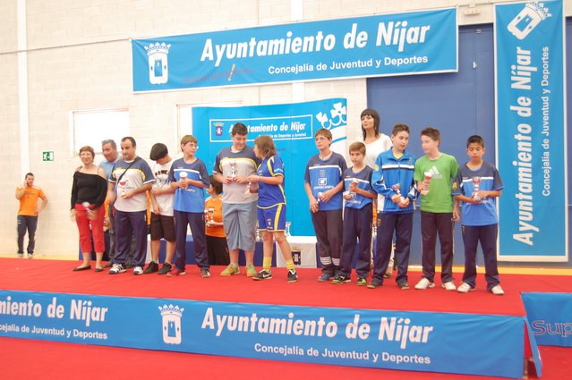 recogidadetrofeosdelosalumnosdelaedmdeftbolsalainfantil.jpg