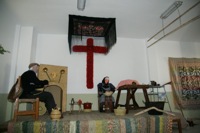 atochares2.jpg