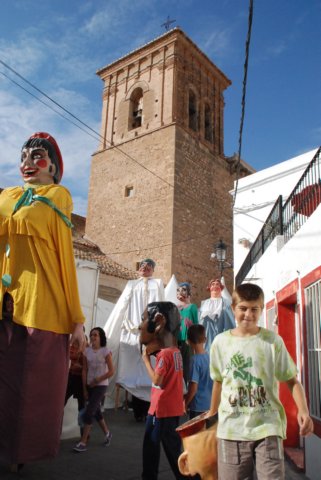 tradicionaldianaporlascallesdelpuebloacompaadacongigantesycabezudos2.jpg