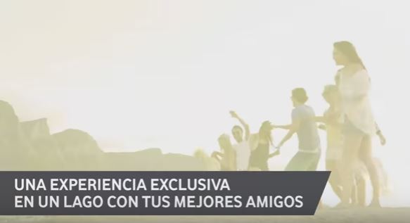 Película “TIBURÓN: LA PRESA” en una pantalla gigante sobre el lago y donde tú eres el protagonista