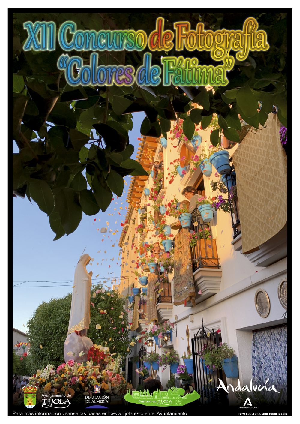 Imagen del Cartel del XII Concurso de Fotografía "Colores de Fátima". Imagen de Fachada y Virgen durante petalada en la Procesión al Fondo.