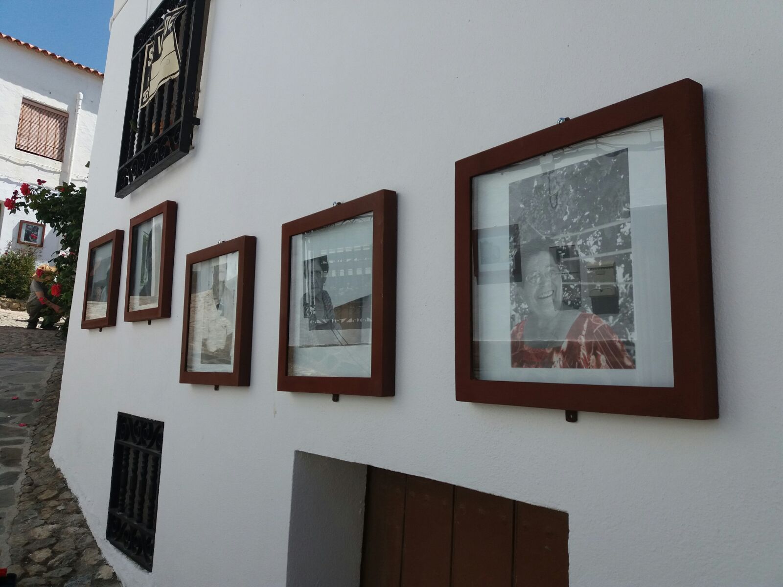 Imagen de la exposición de fotos en Almócita