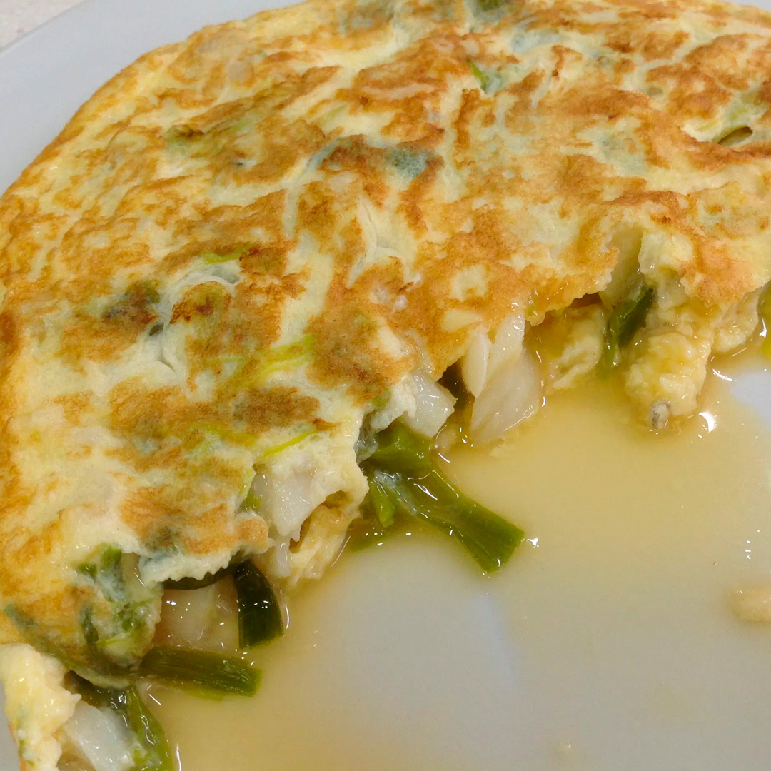 Tortilla de Ajetes y Bacalao