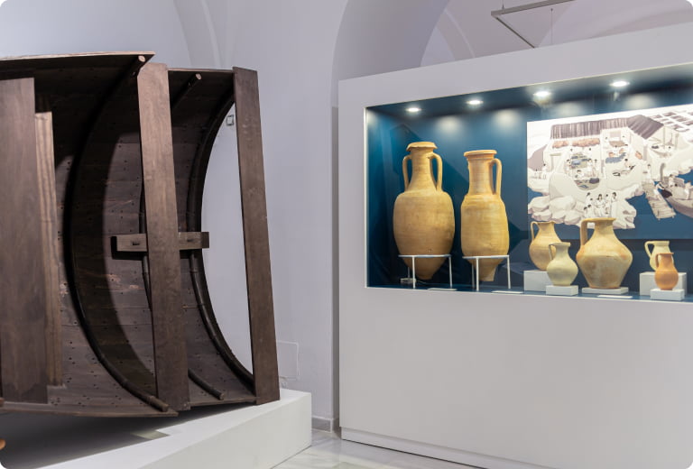 vasijas, jarrones y elementos del museo arqueológico