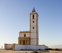 Con su iglesia y situada junto a Cabo de Gata